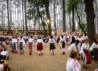 Жеравна се подготвя за поредния Фестивал на народната носия