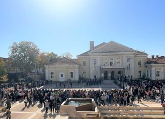 Наситена със знакови събития програма за Деня на народните будители